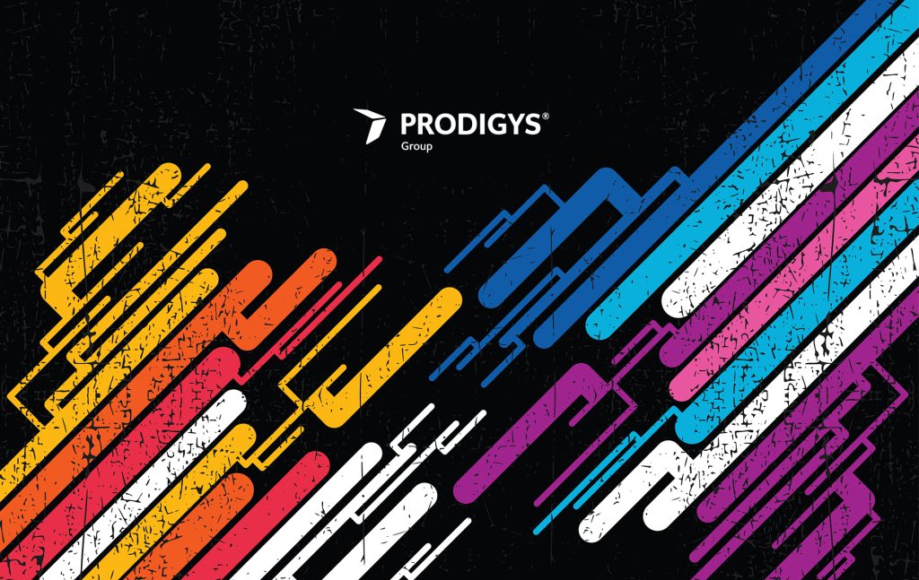 Grafica astratta con linee e forme geometriche colorate (giallo, arancione, rosso, rosa, blu e bianco) disposte diagonalmente su sfondo nero con texture ruvida. In alto al centro è presente il logo ‘Prodigys Group’.