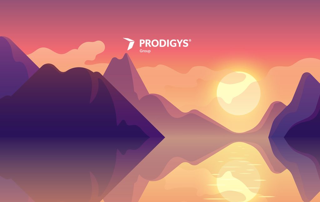 Illustrazione stilizzata di un paesaggio al tramonto con montagne viola e arancioni riflesse su un lago calmo, con un grande sole luminoso all’orizzonte e il logo ‘Prodigys Group’ al centro della scena.